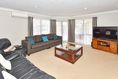 Photo of property in 14 Trossach Place, Wattle Downs, Auckland, 2103