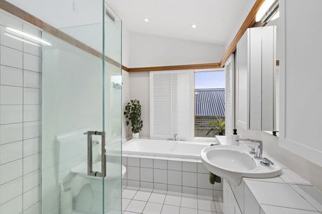 Photo of property in 16 Farm Road, Northland, Wellington, 6012