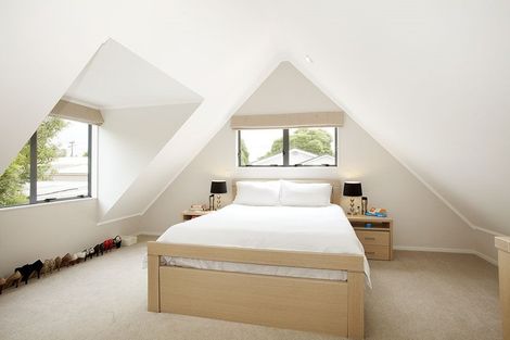 Photo of property in 2/260 Meola Road, Point Chevalier, Auckland, 1022