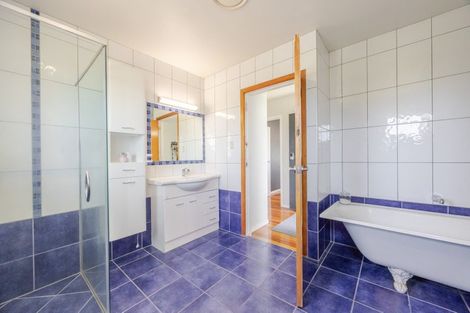 Photo of property in 21 Pitt Street, Clive, 4102