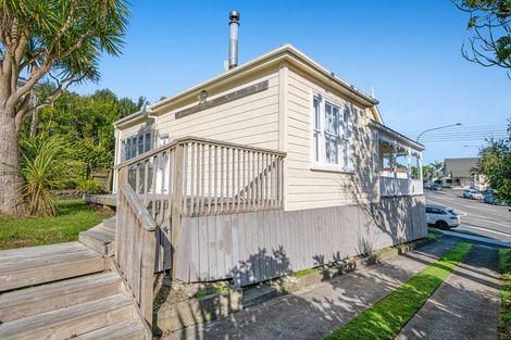 Photo of property in 22 Garfield Road, Helensville, 0800