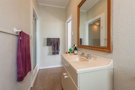 Photo of property in 80 Kelburn Parade, Kelburn, Wellington, 6012