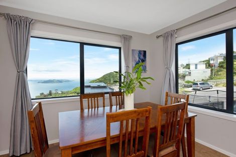 Photo of property in 42 Domett Street, Newlands, Wellington, 6037
