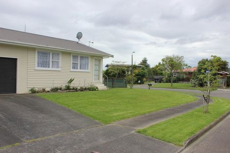 Photo of property in 80a Wikiriwhi Crescent, Awapuni, Palmerston North, 4412