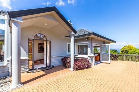 Photo of property in 2 Krissell Place, Acacia Bay, Taupo, 3330
