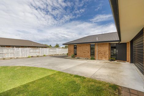 Photo of property in 23 Walnut Grove, Kelvin Grove, Palmerston North, 4414
