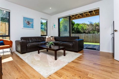 Photo of property in 10 Awaiti Way, Orewa, 0931