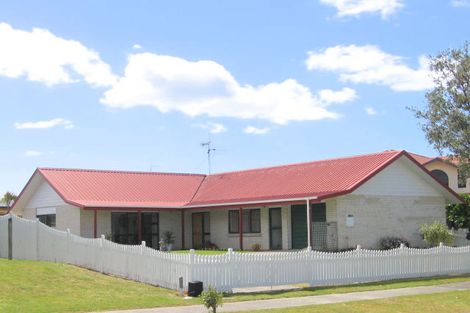 Photo of property in 51 Papaunahi Road, Bowentown, Waihi Beach, 3177