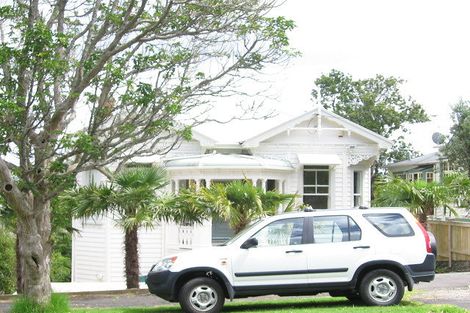 Photo of property in 11 Glen Road, Stanley Point, Auckland, 0624
