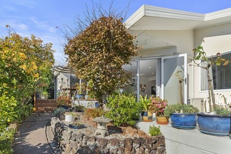 Photo of property in 2/3 Tiri View Place, Waiake, Auckland, 0630