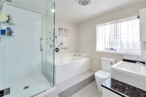 Photo of property in 7 Spence Road, Henderson, Auckland, 0612