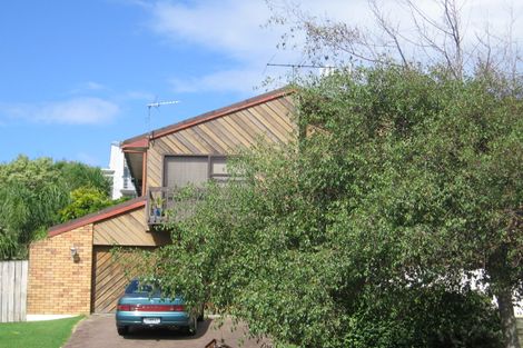 Photo of property in 4 Bayside Drive, Browns Bay, Auckland, 0630