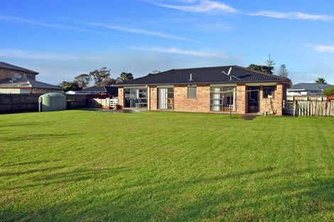 Photo of property in 19 Aitkenhead Court, Parakai, 0830