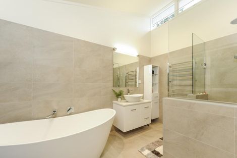 Photo of property in 14 Kopiko Road, Titirangi, Auckland, 0604