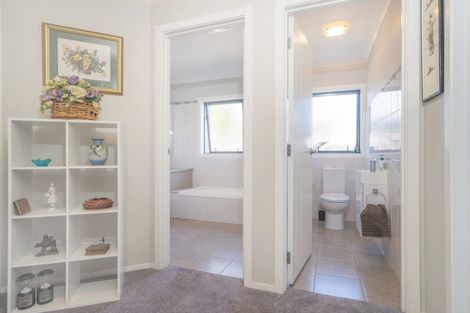 Photo of property in 29 Wells Place, Whitianga, 3510