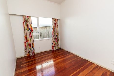 Photo of property in 192 Sutherland Road, Lyall Bay, Wellington, 6022