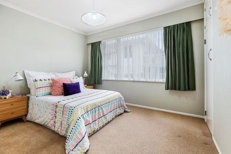 Photo of property in 6 Larsen Crescent, Tawa, Wellington, 5028