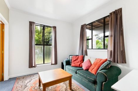 Photo of property in 8 Walker Road, Henderson Valley, Auckland, 0612