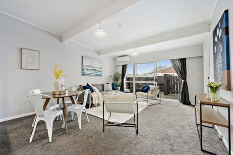 Photo of property in 7 Chetwode Grove, Newlands, Wellington, 6037