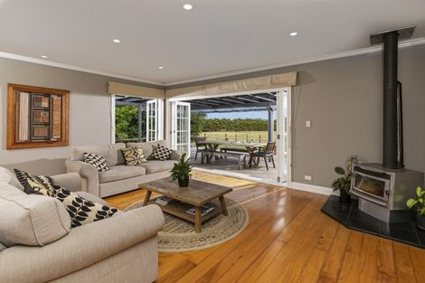 Photo of property in 33 Cable Road, Waimauku, 0881