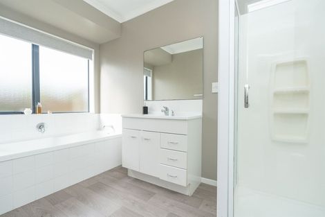 Photo of property in 35 Farringdon Avenue, Rototuna North, Hamilton, 3210