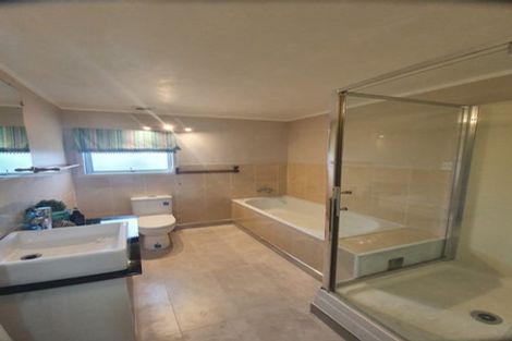 Photo of property in 38 Aurea Avenue, Pakuranga, Auckland, 2010