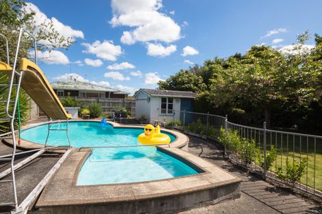 Photo of property in 11 Dorset Crescent, Hokowhitu, Palmerston North, 4410