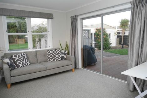 Photo of property in 21 Mazengarb Road, Paraparaumu Beach, Paraparaumu, 5032