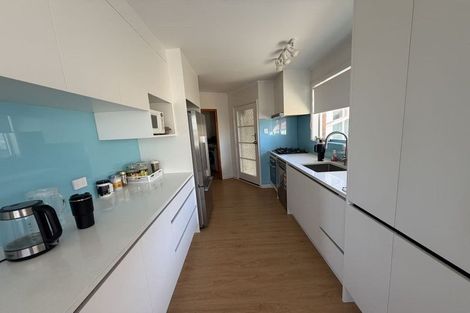 Photo of property in 12 Verena Place, Green Bay, Auckland, 0604