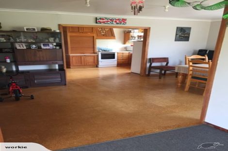 Photo of property in 37 Karewa Street, Castlecliff, Whanganui, 4501