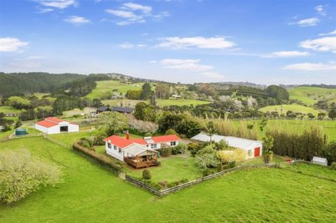 Photo of property in 102 Taiapa Road, Muriwai, Waimauku, 0881