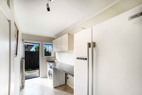 Photo of property in 16 Len Garlick Place, Pahurehure, Papakura, 2113