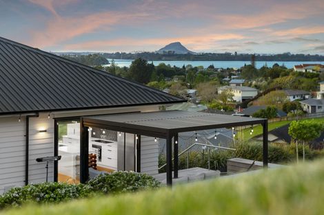 Photo of property in 101 Oteki Park Drive, Welcome Bay, Tauranga, 3112