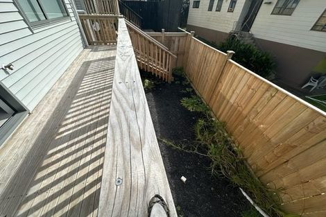 Photo of property in 7/11 Celeste Place, Totara Vale, Auckland, 0627