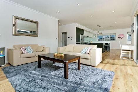 Photo of property in 106 Admirals Court Drive, Greenhithe, Auckland, 0632