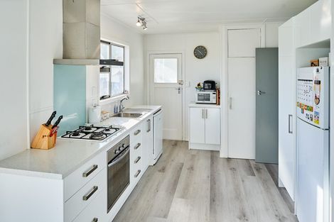 Photo of property in 15 Wright Street, Wainuiomata, Lower Hutt, 5014