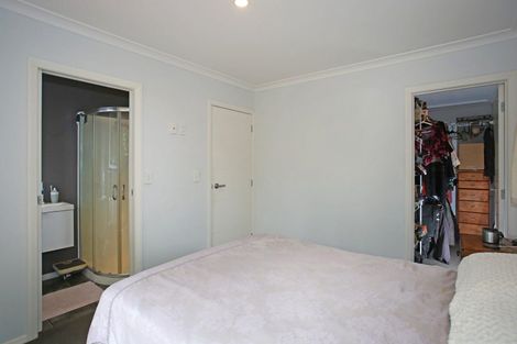 Photo of property in 8 Breaker Grove, Waiuku, 2123