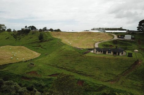 Photo of property in 326 Paraite Road, Paraite, New Plymouth, 4373