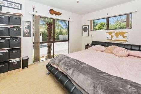 Photo of property in 106 Te Atatu Road, Te Atatu South, Auckland, 0610