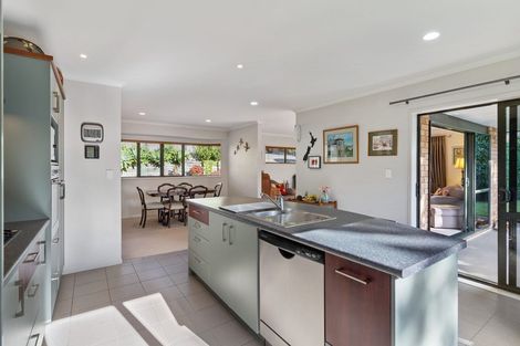 Photo of property in 11 Grovenor Drive, Orewa, 0931