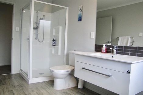 Photo of property in 16 Bridle Way, Omokoroa, 3114