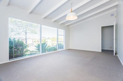 Photo of property in 46 Woodstock Road, Forrest Hill, Auckland, 0620