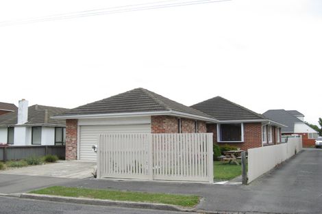 Photo of property in 7 Oakdale Street Avonhead Christchurch City