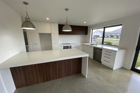 Photo of property in 1 Clifford Close, Leamington, Cambridge, 3432