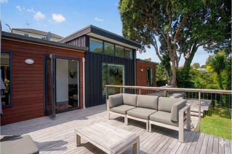 Photo of property in 1/11 Pullum Street, Birkenhead, Auckland, 0626