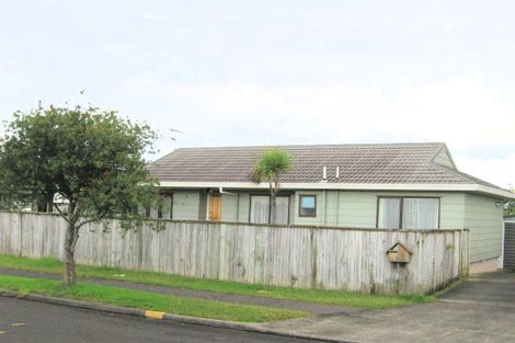Photo of property in 2/19 Sandgate Avenue, Botany Downs, Auckland, 2010
