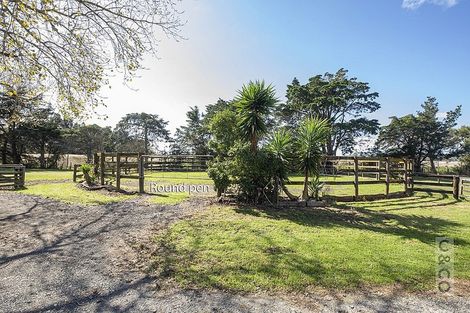 Photo of property in 2246 State Highway 16, Helensville, 0875