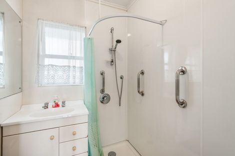 Photo of property in 1/36 Ocean View Road, Northcote, Auckland, 0627