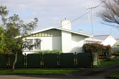 Photo of property in 8 Marsden Place, Awapuni, Palmerston North, 4412