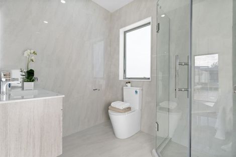 Photo of property in 16 Kilmacrennan Drive, Rosehill, Papakura, 2113